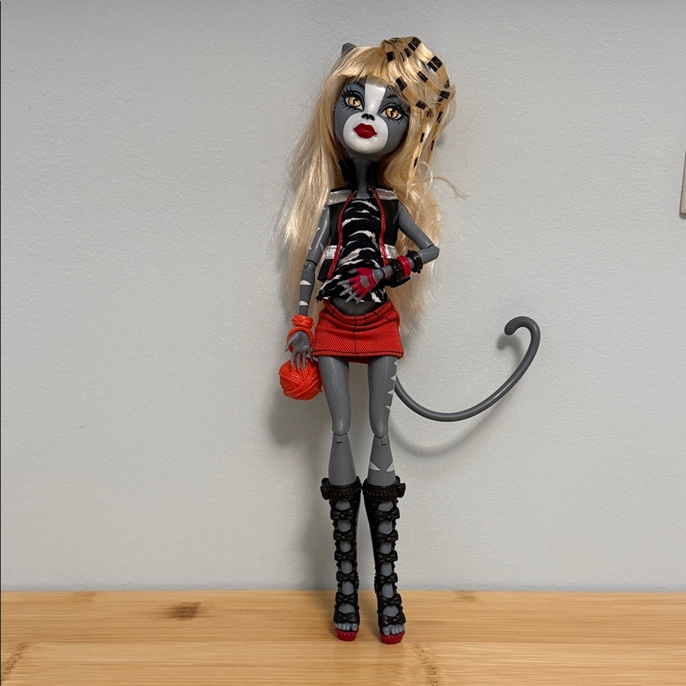 Monster High Werecat Twin Sister Meowlody Doll W9215 Daughter of Werecat Mattel